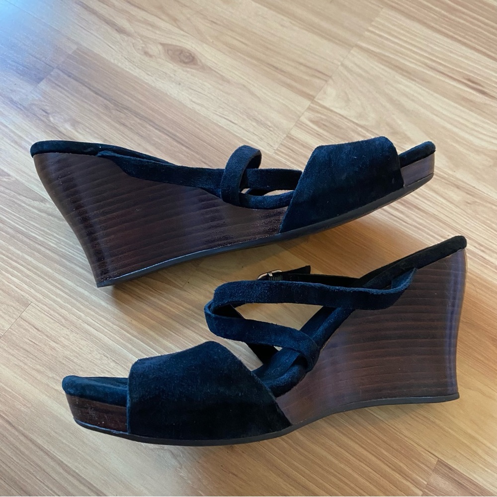 Ugg Women’s Jullita II Wedge Black Suede Cross Straps Stacked Heel Sandals Sz9.5 - Picture 9 of 9